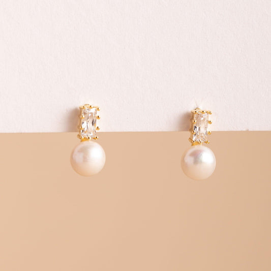 Shiny Freshwater Pearl Stud Earring - saltycandy