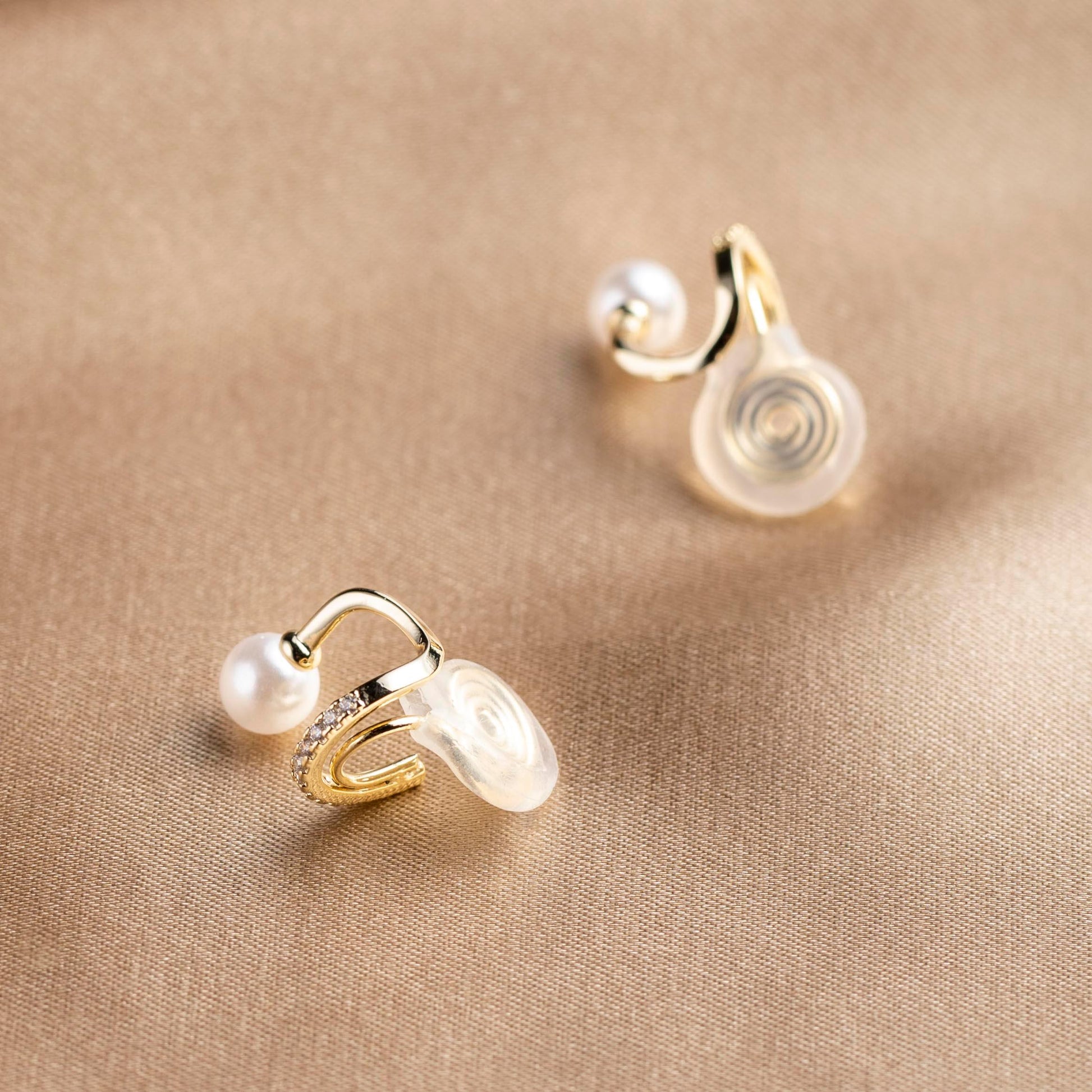 Shiny Pearl Clip Earrings - saltycandy