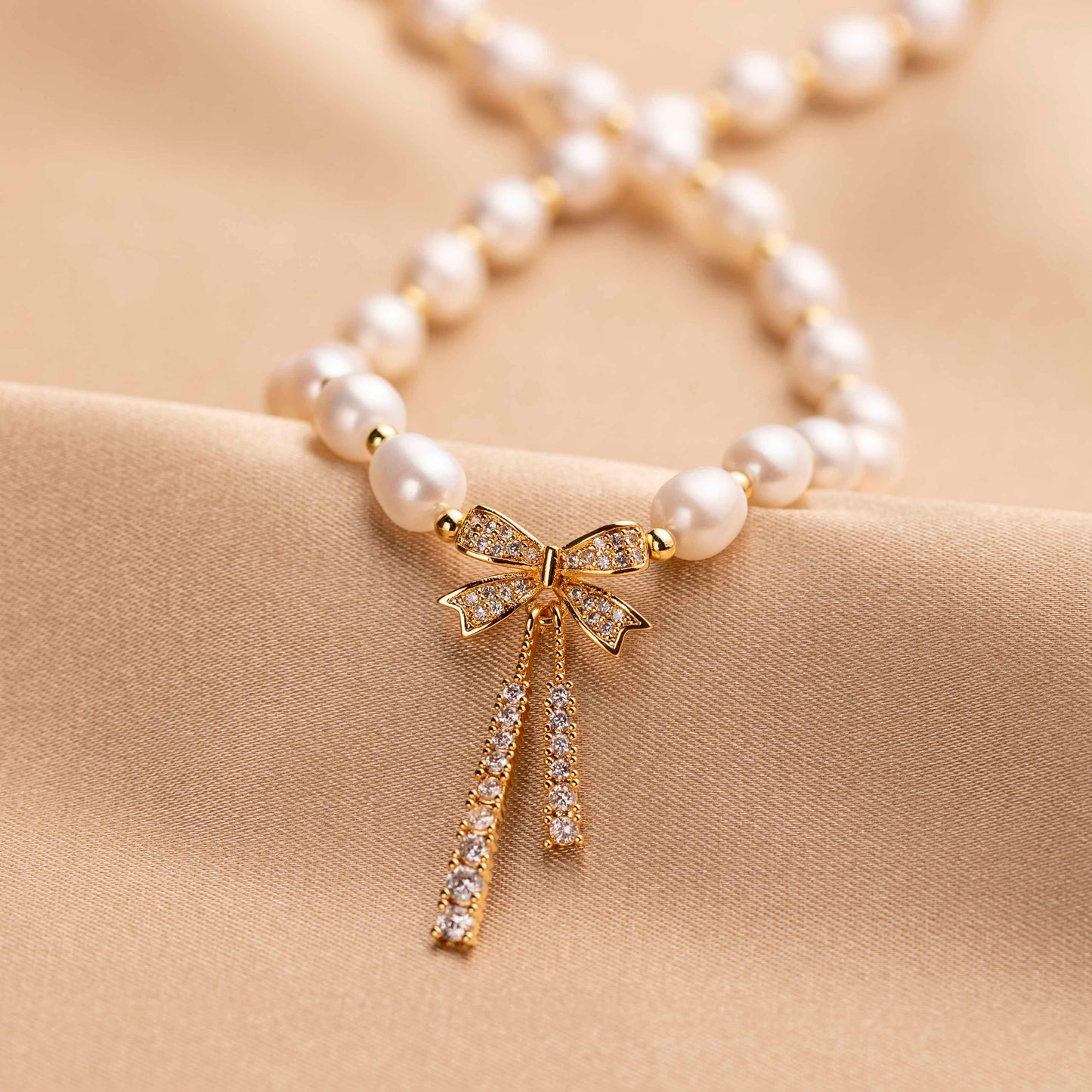 Bow with Freshwater Pearl Necklace - saltycandy