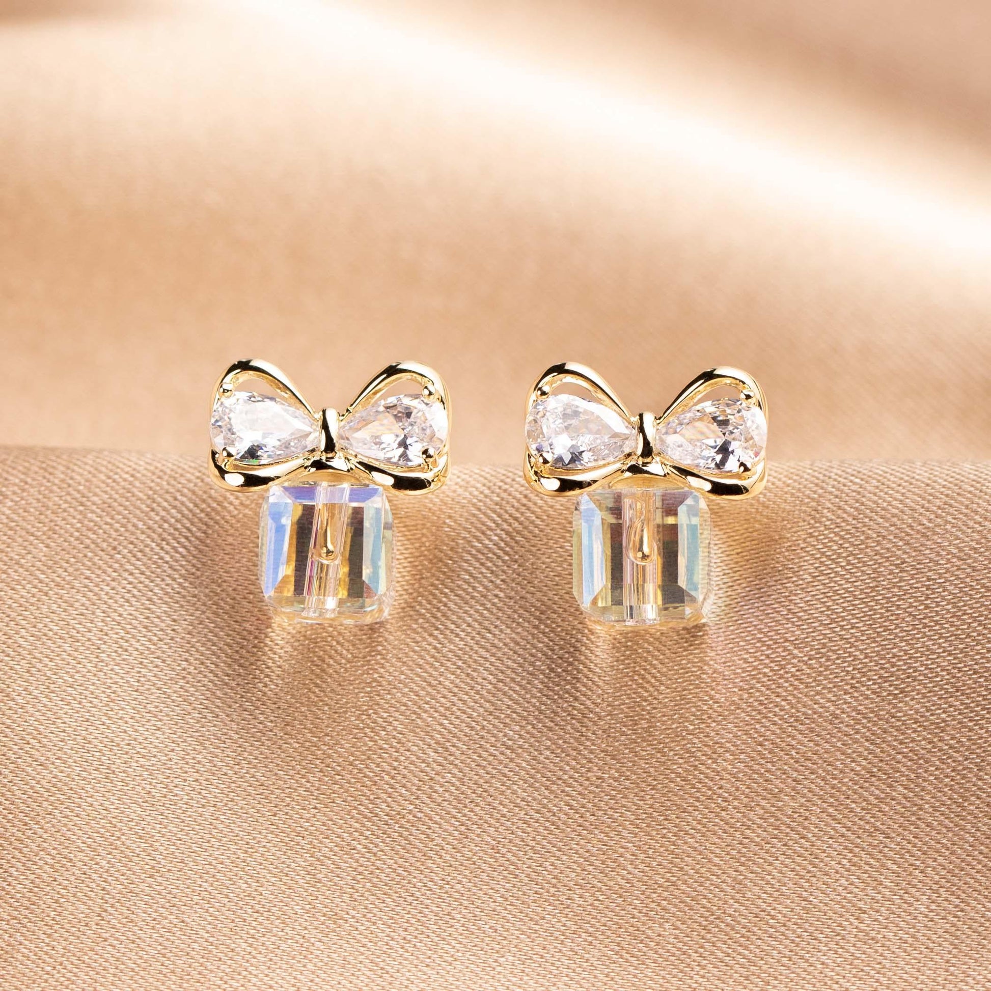 Bow Gift Stud Earrings - saltycandy