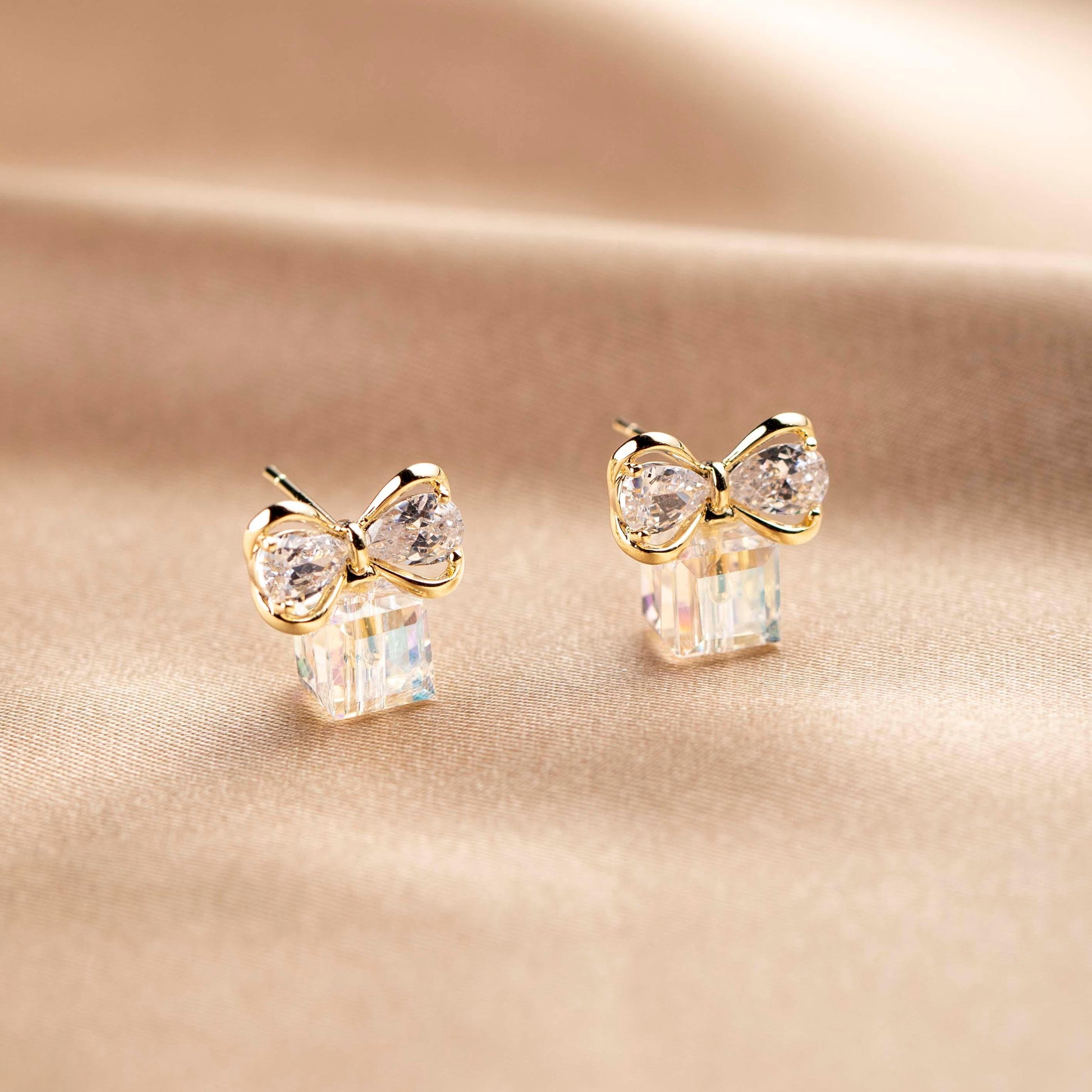 Bow Gift Stud Earrings - saltycandy